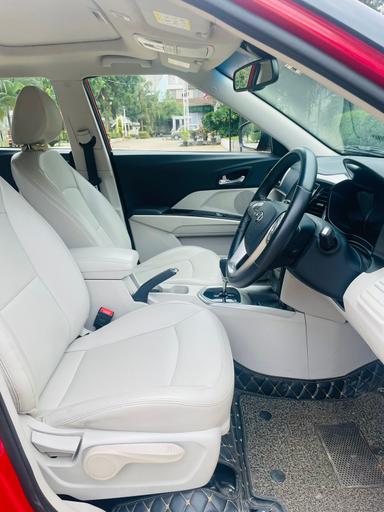 Mahindra XUV300 AT 2021 Diesel W8 Optional Top End