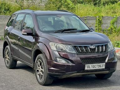 XUV 500 W8