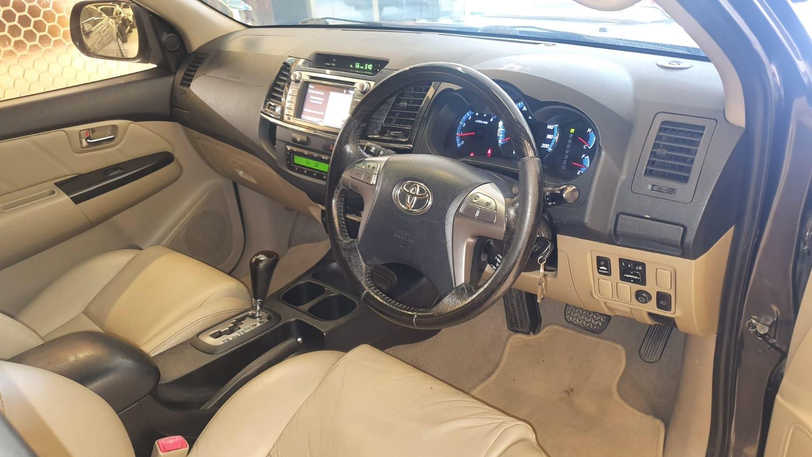 2015 fortuner auto 4*2 Dl