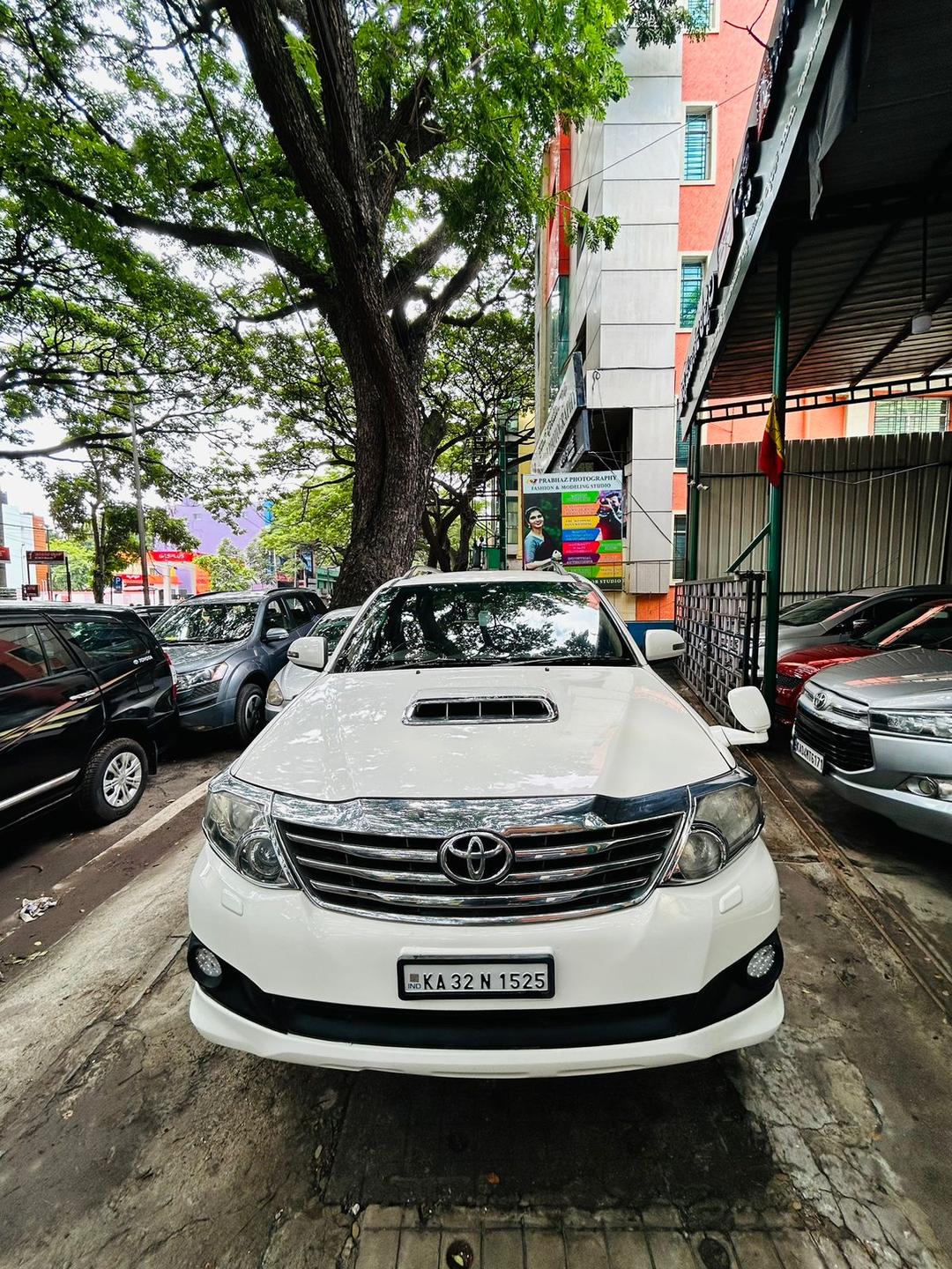 Toyota Fortuner 4x2 MT 2012