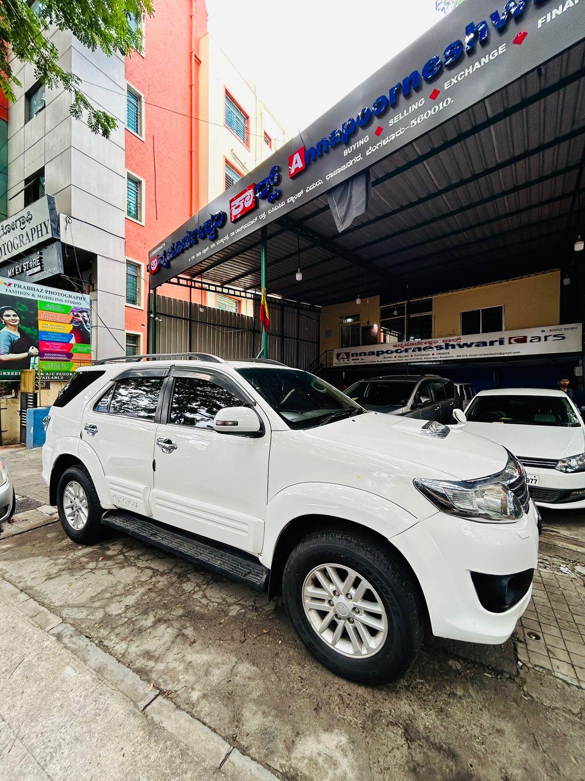 Toyota Fortuner 4x2 MT 2012