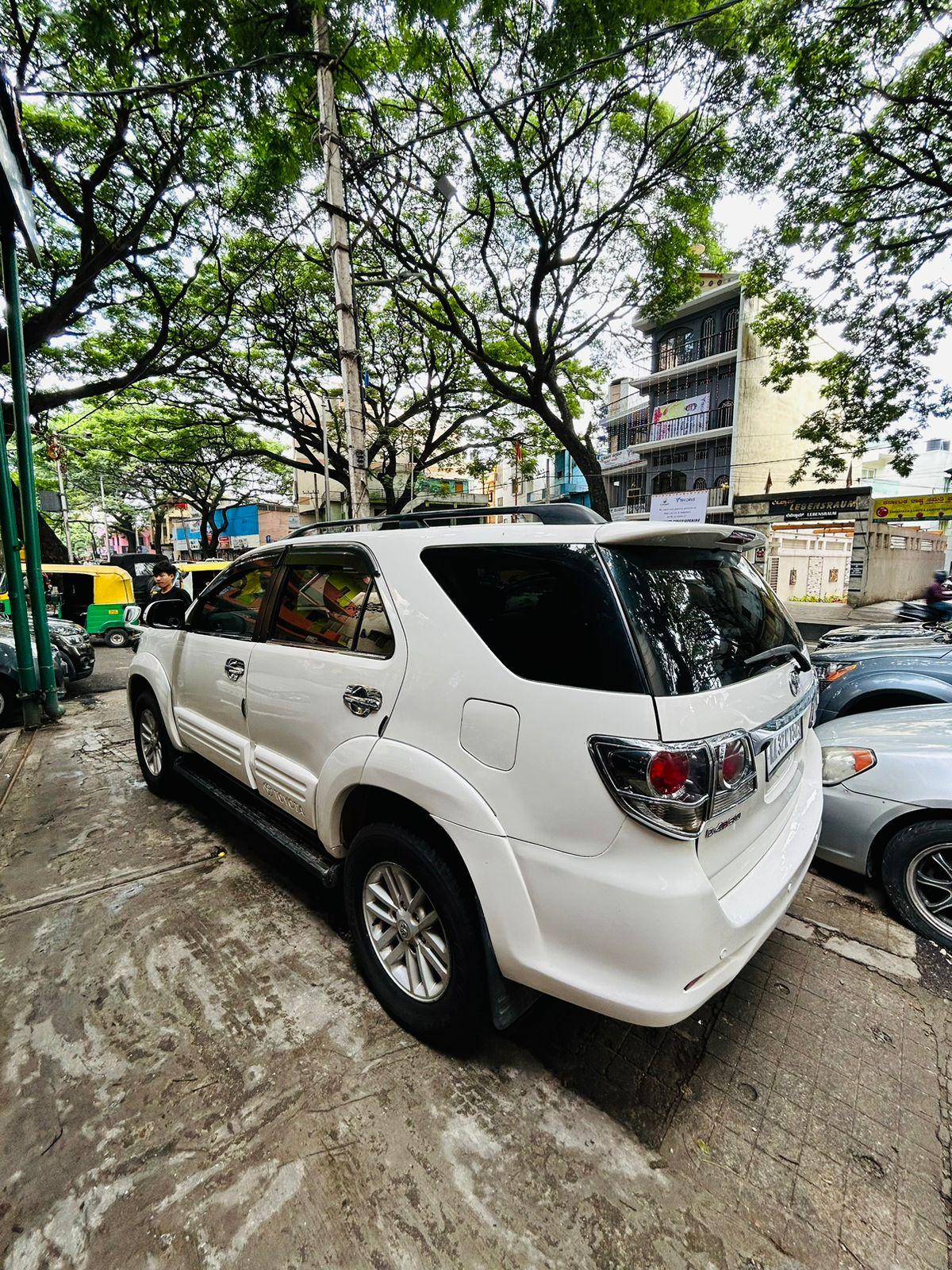 Toyota Fortuner 4x2 MT 2012