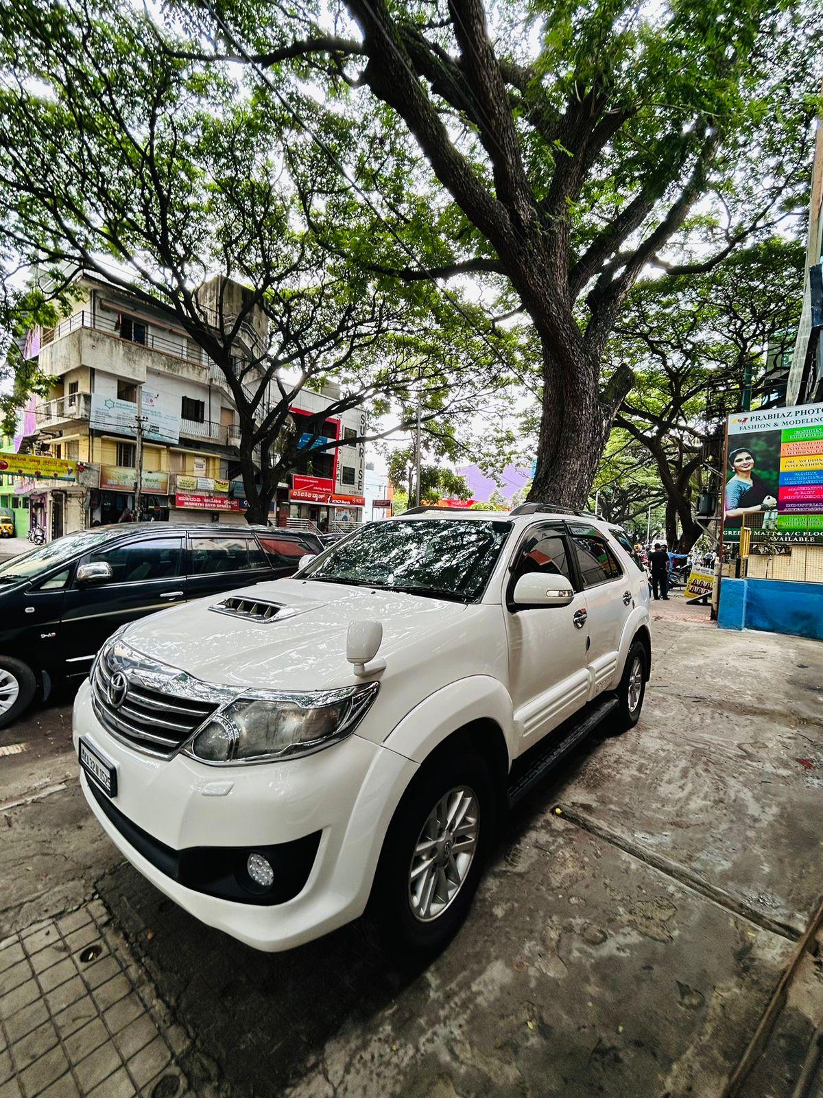 Toyota Fortuner 4x2 MT 2012