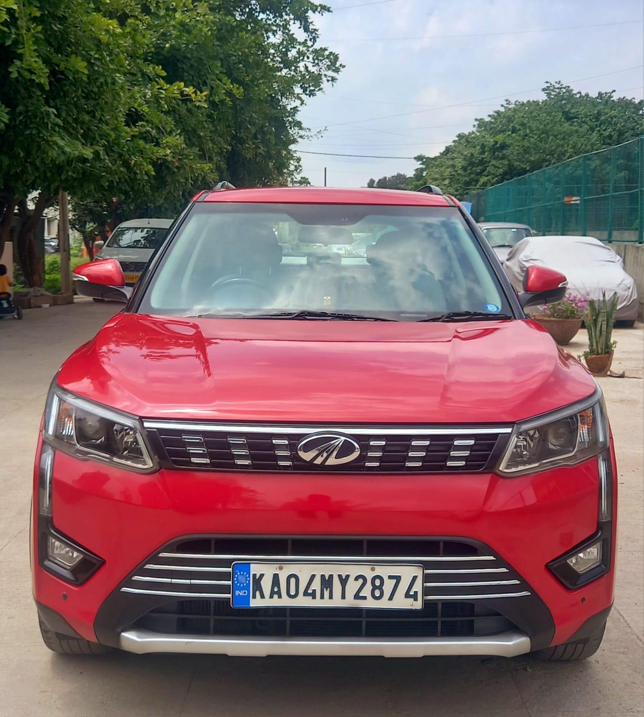 XUV 300 W8