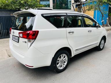 TOYOTA INNOVA CRYSTA 2.4 MANUAL 2017