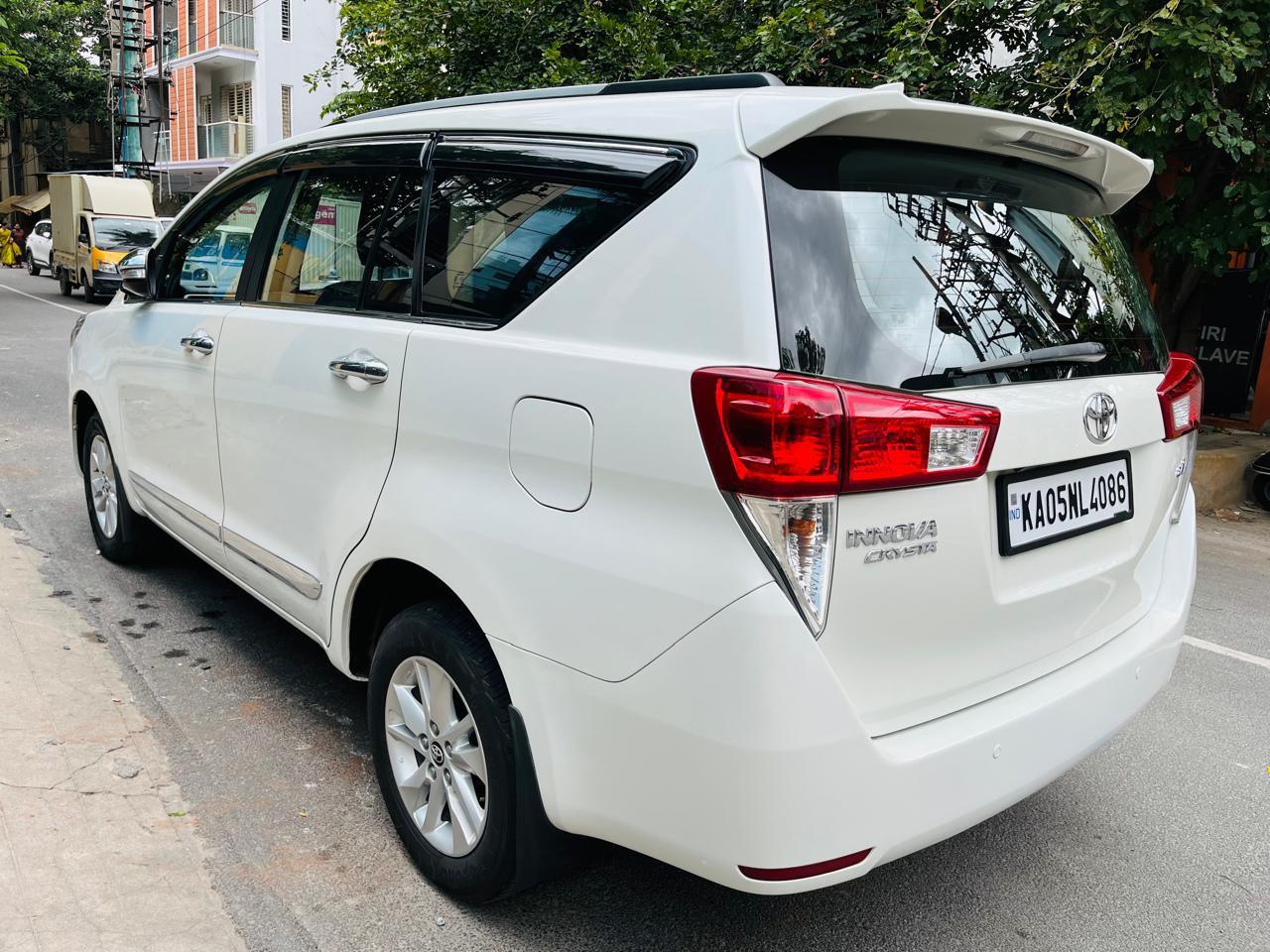 TOYOTA INNOVA CRYSTA 2.4 MANUAL 2017