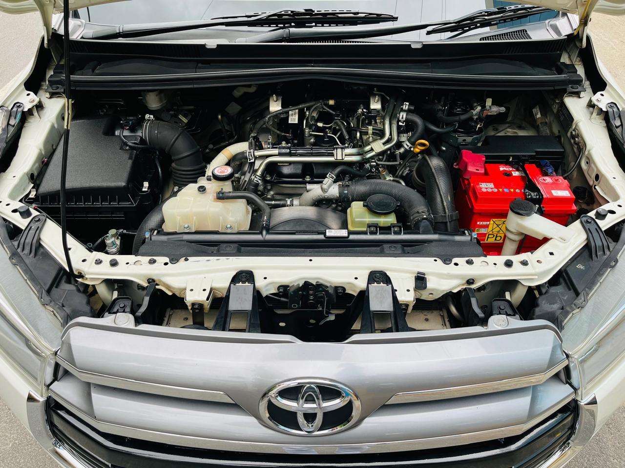 TOYOTA INNOVA CRYSTA 2.4 MANUAL 2017