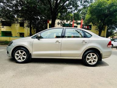 VOLKSWAGEN VENTO HIGH LINE 2014 MT