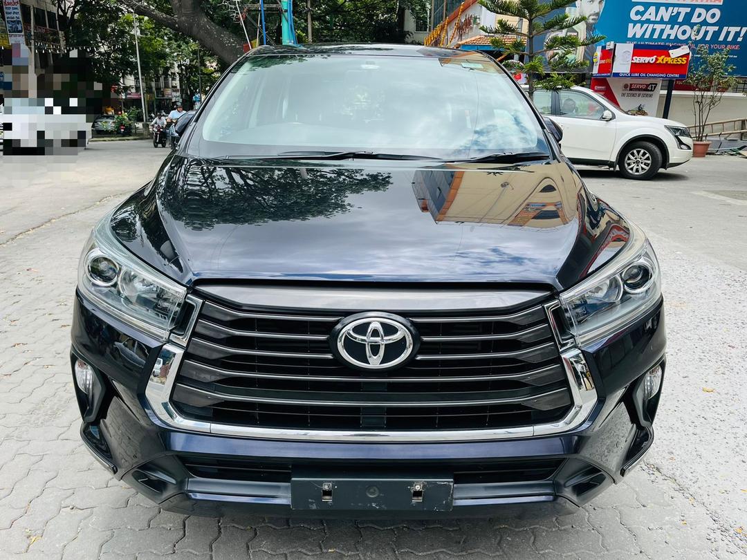 TOYOYA INNOVA CRYSTA 2.4 V MANUAL 2022