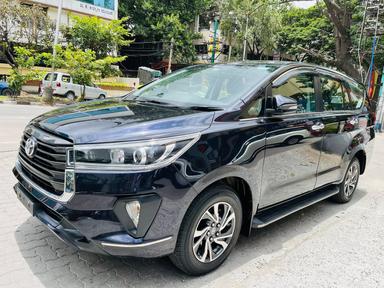 TOYOYA INNOVA CRYSTA 2.4 V MANUAL 2022