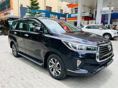 TOYOYA INNOVA CRYSTA 2.4 V MANUAL 2022