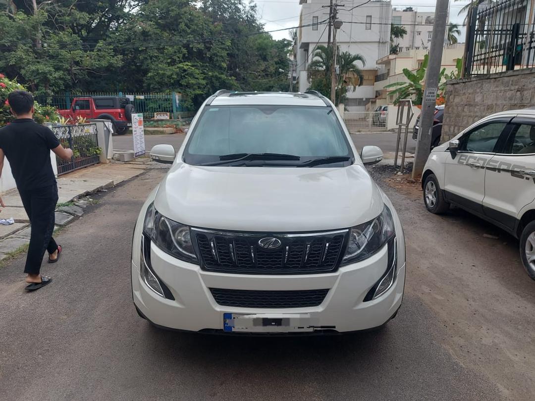 MAHINDRA XUV500 W10 2017 MT