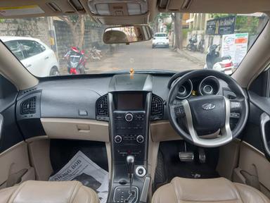 MAHINDRA XUV500 W10 2017 MT