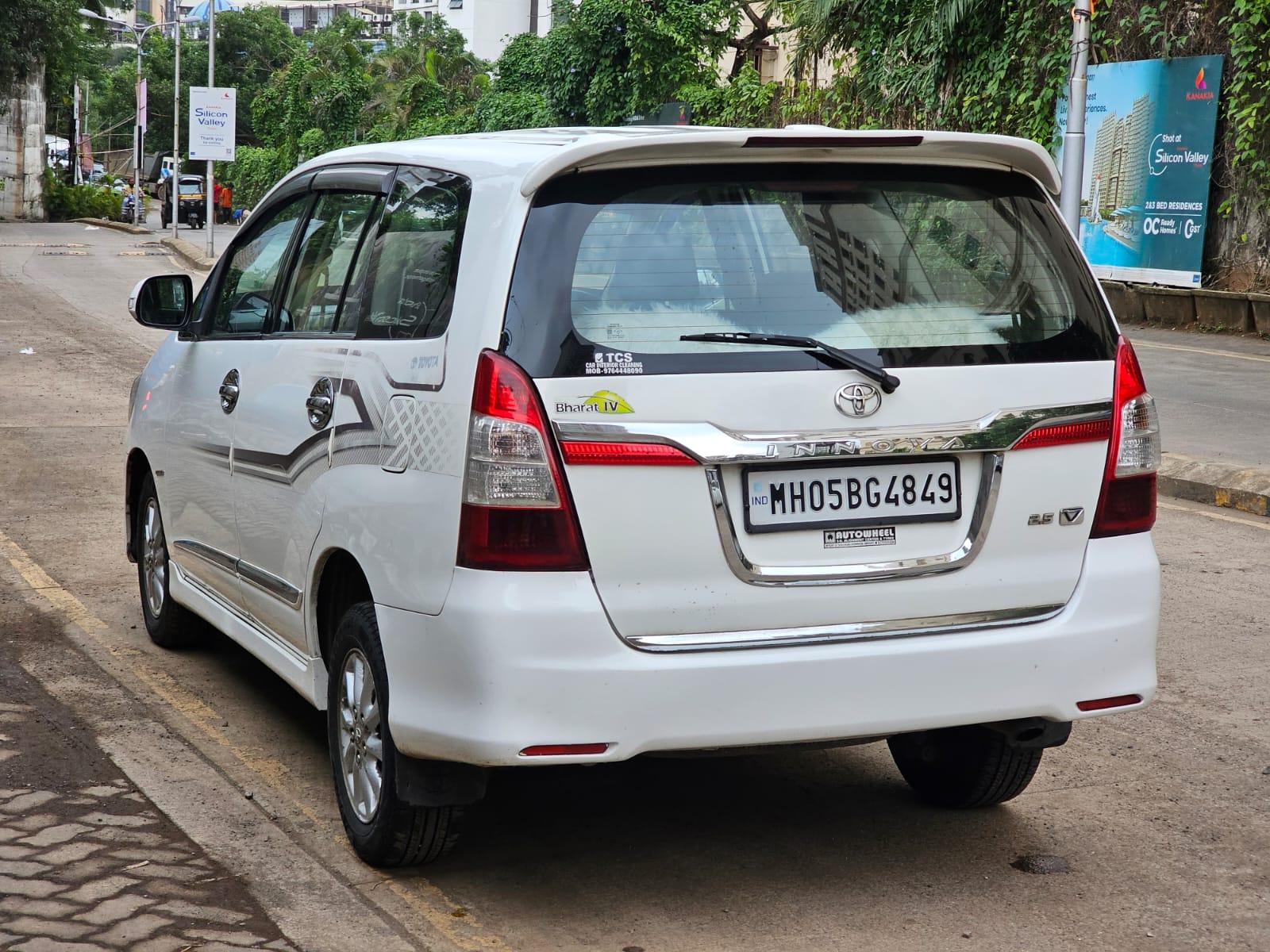 Innova 2.5 V 8 Seater 
2014