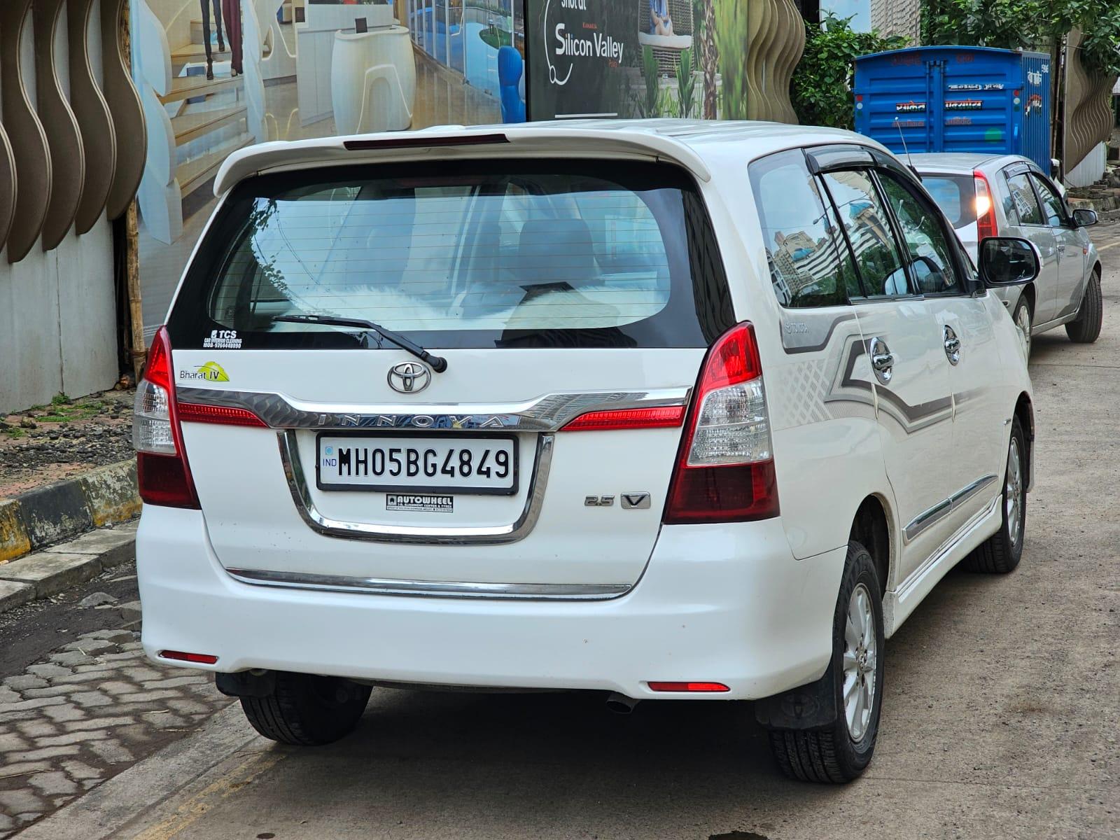 Innova 2.5 V 8 Seater 
2014