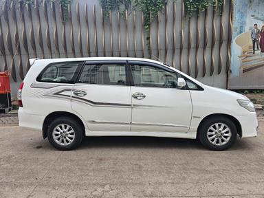 Innova 2.5 V 8 Seater 
2014