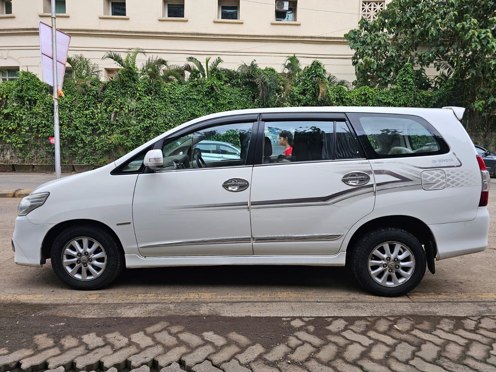 Innova 2.5 V 8 Seater 
2014