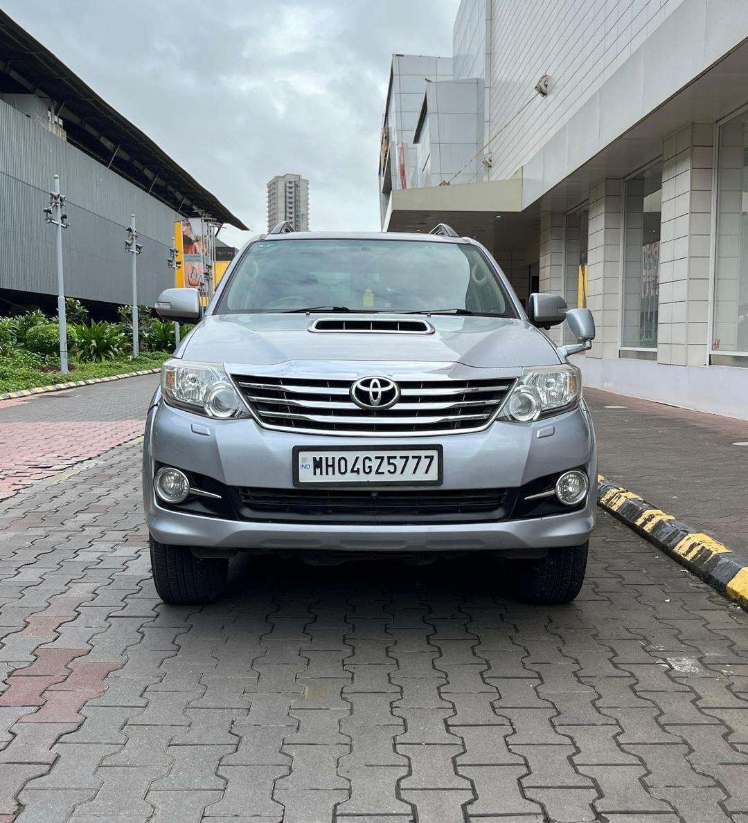 TOYOTA FORTUNER 3.0 2WD AT