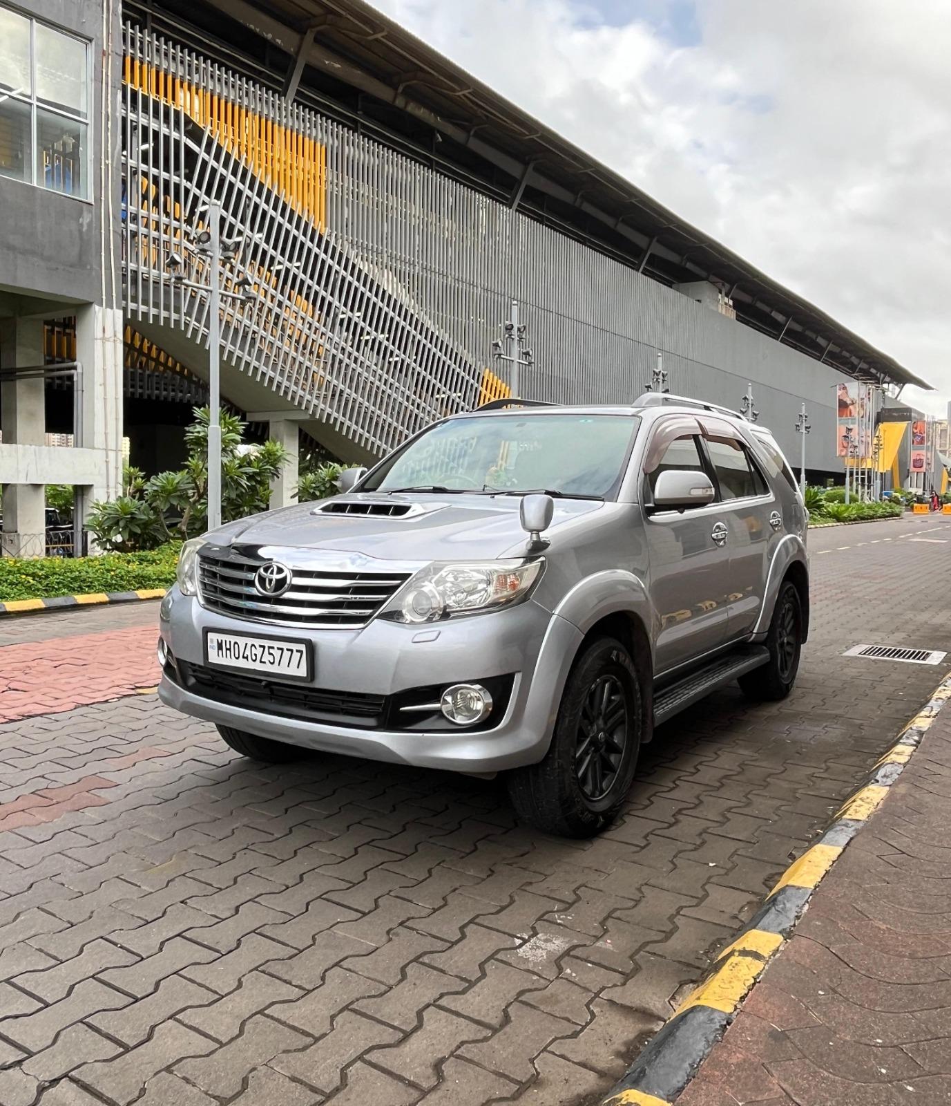 TOYOTA FORTUNER 3.0 2WD AT