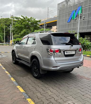 TOYOTA FORTUNER 3.0 2WD AT