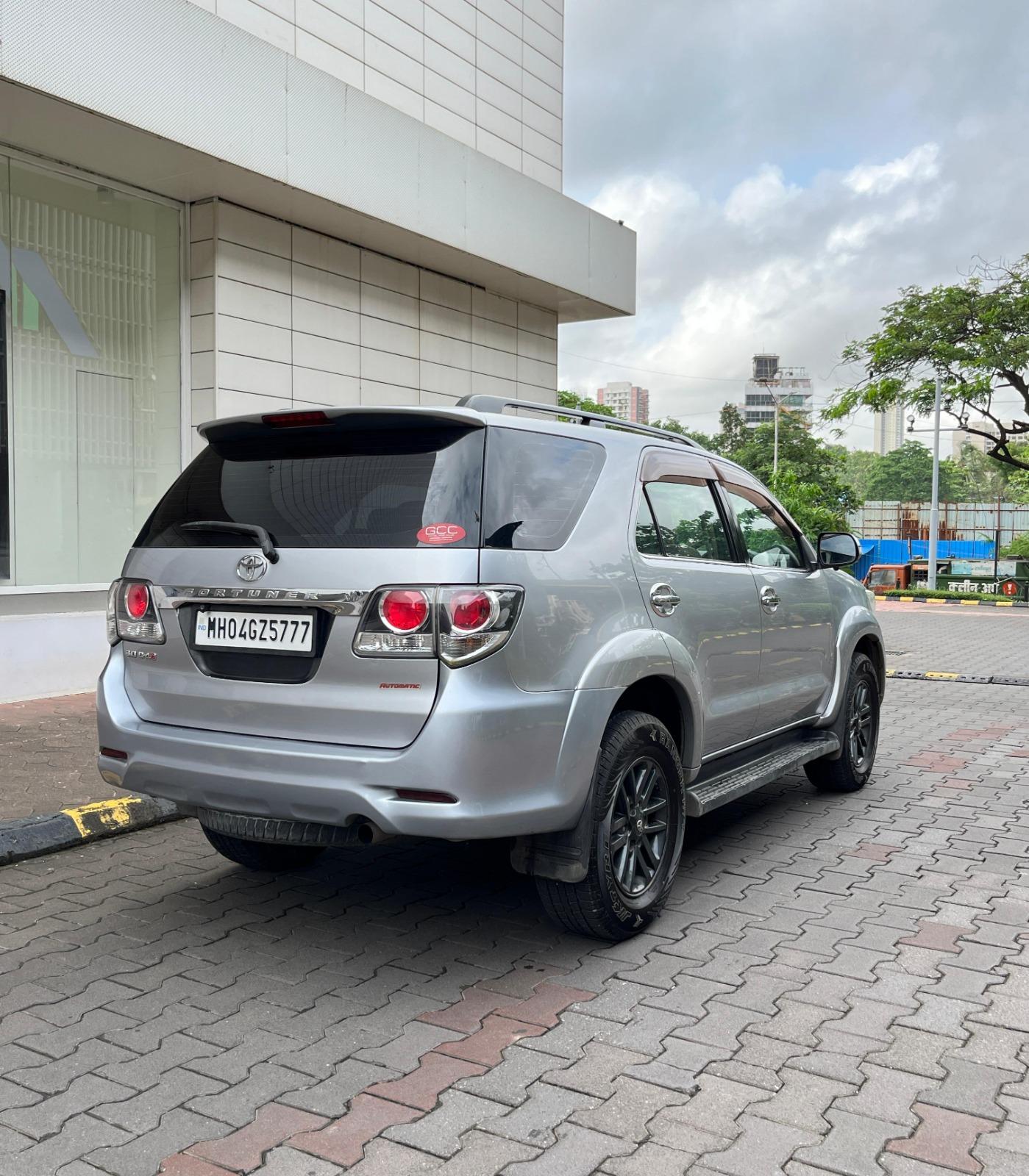 TOYOTA FORTUNER 3.0 2WD AT