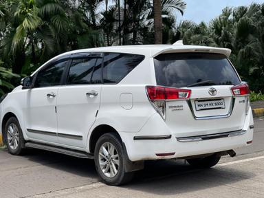 TOYOTA INNOVA CRYSTA Z