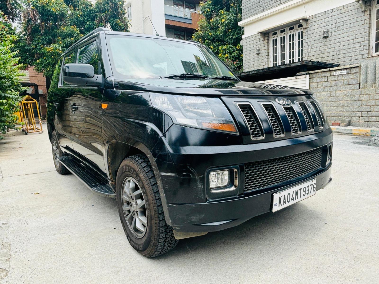 Mahindra TUV300 T10