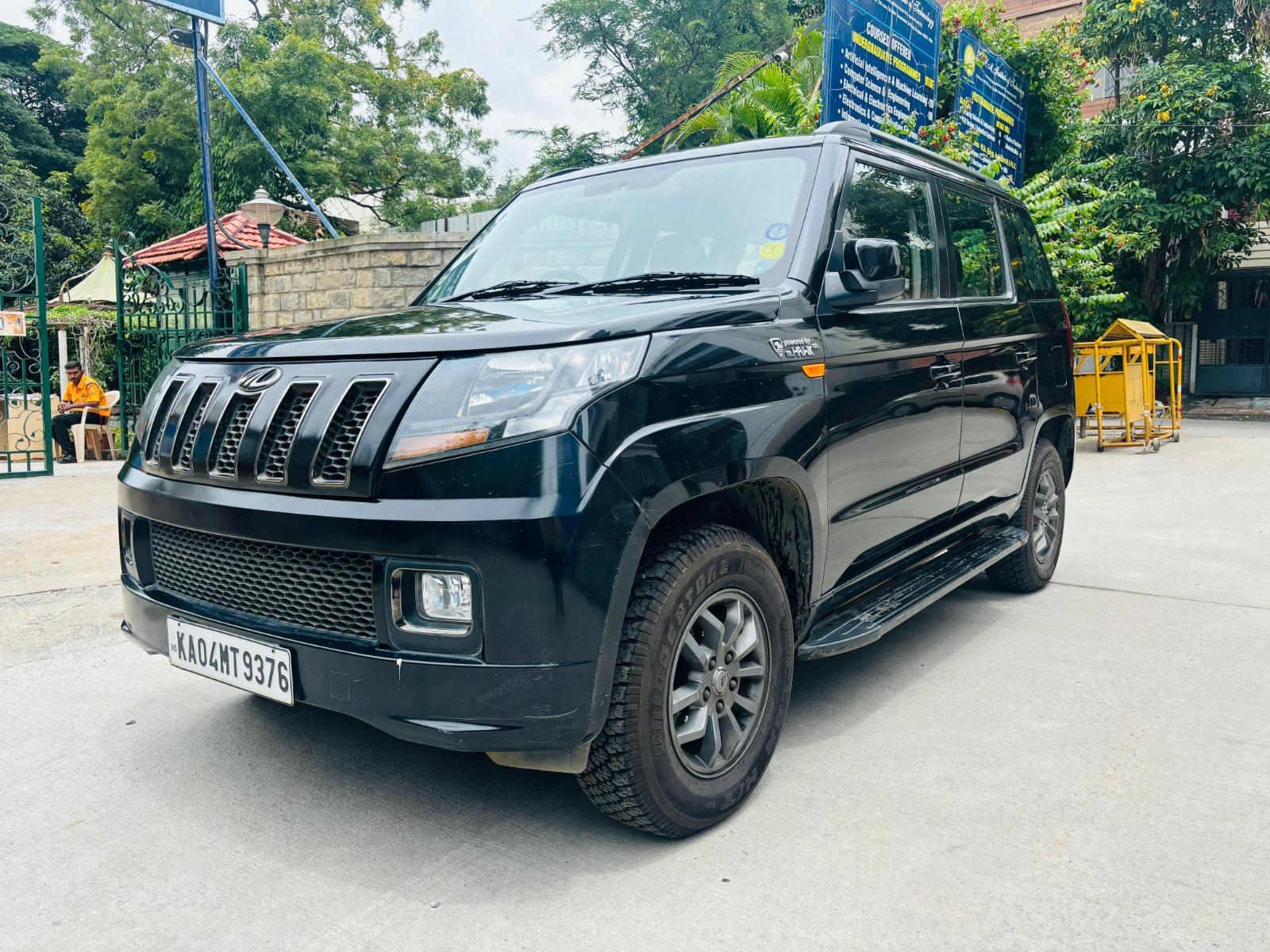 Mahindra TUV300 T10