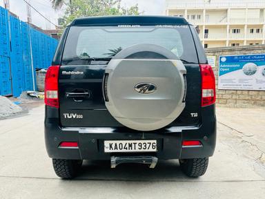 Mahindra TUV300 T10