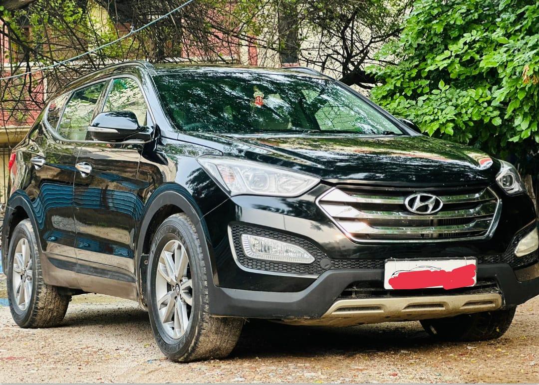 Hyundai Santa Fe diesel model 2015 running 80k HR number