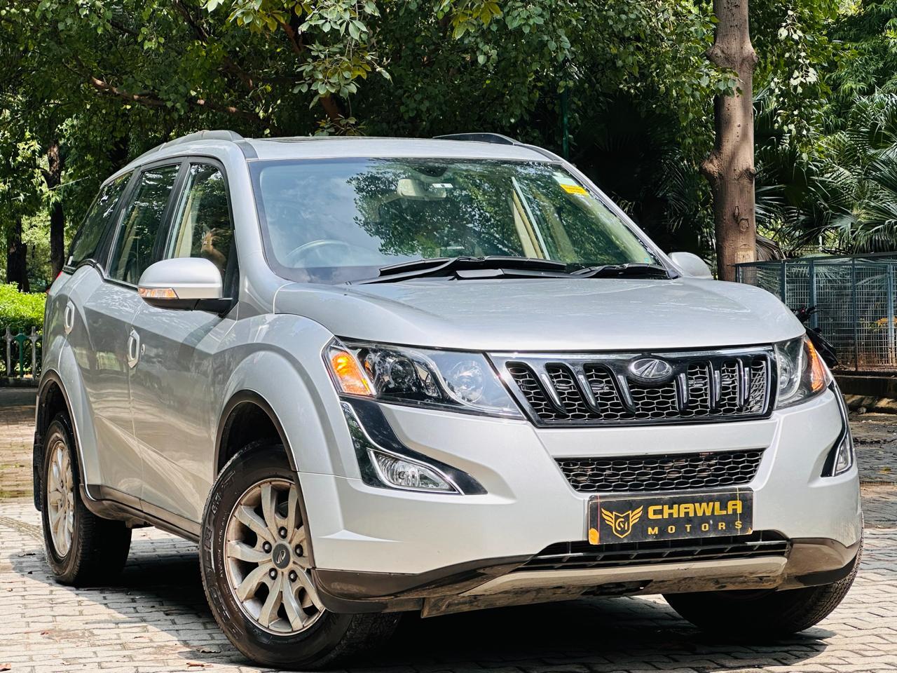 Mahindra XUV W10 with sunroof push model 2015 running 27k DL number