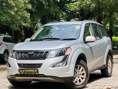 Mahindra XUV W10 with sunroof push model 2015 running 27k DL number