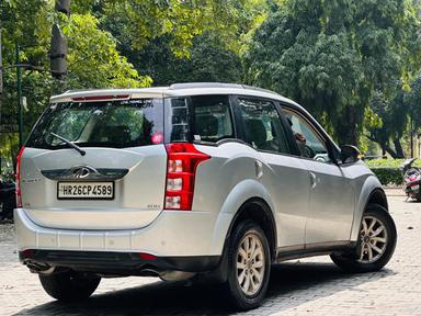 Mahindra XUV W10 with sunroof push model 2015 running 27k DL number