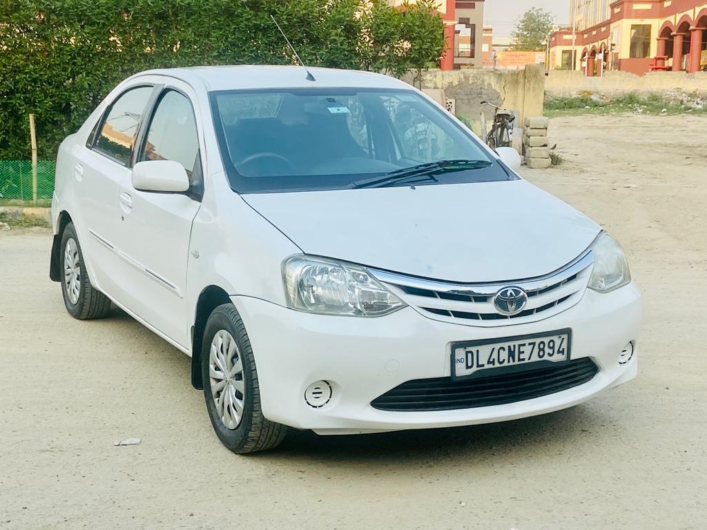 ETIOS V PETROL 2011