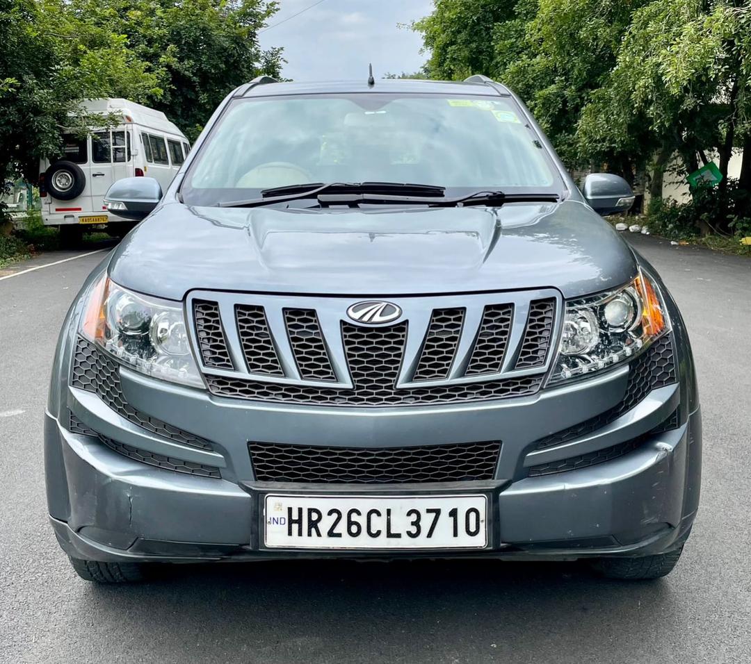 Mahindra XUV500 W4