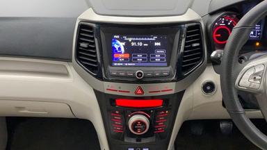 2021 Mahindra XUV300