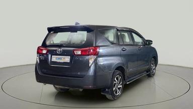 2022 Toyota Innova Crysta