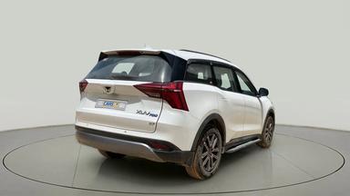 2022 Mahindra XUV700