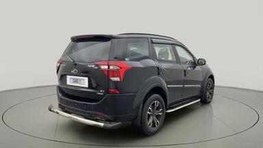 2018 Mahindra XUV500