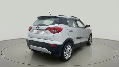 2021 Mahindra XUV300