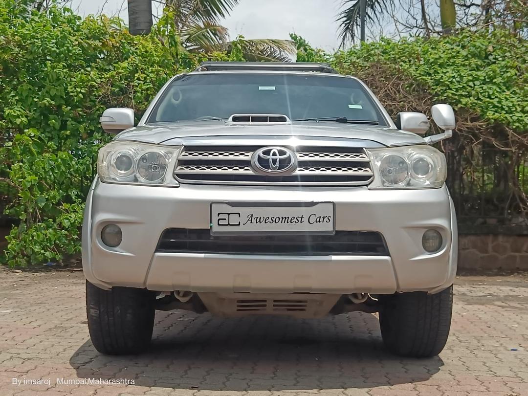 2011 TOYOTA FORTUNER AT 4X4 MT